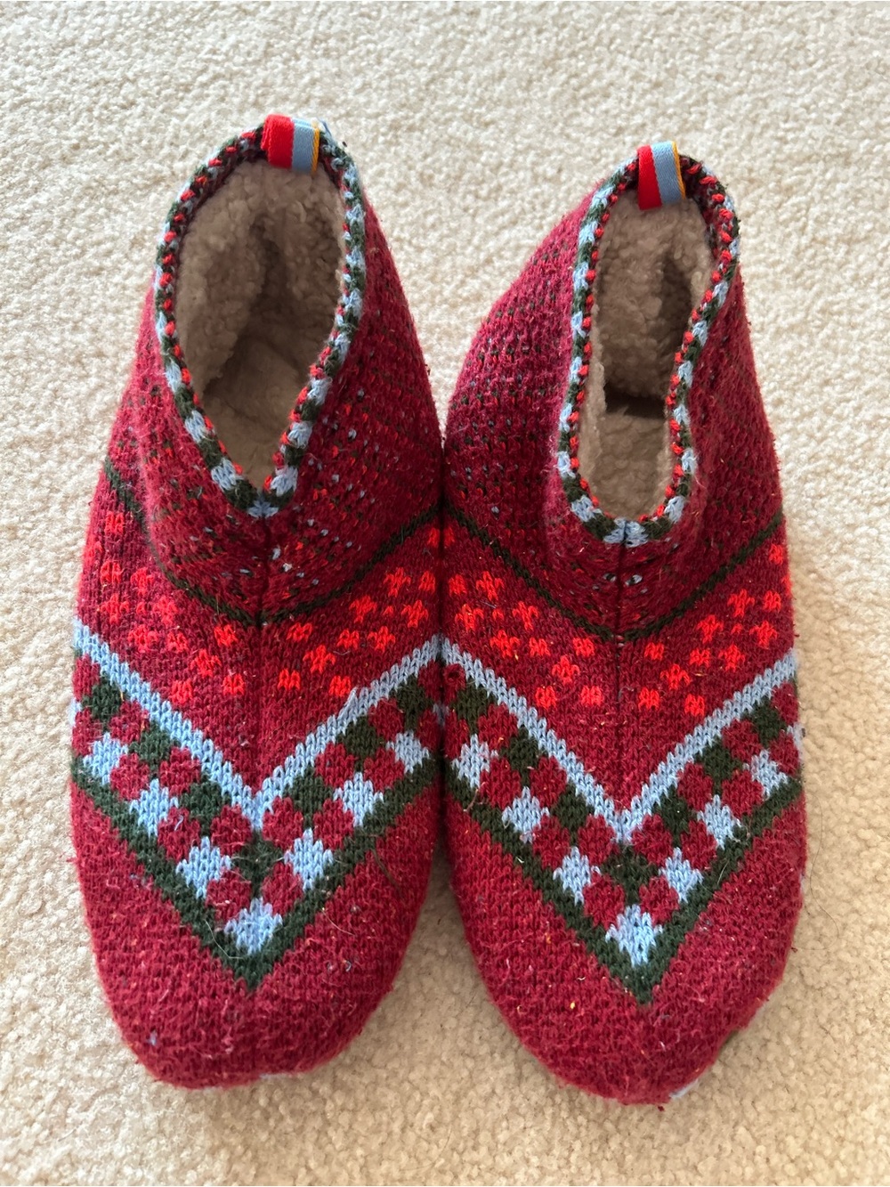 Bombas Red Fair Isle Patterned Gripper Slippers Women’s Size Med (9-11)